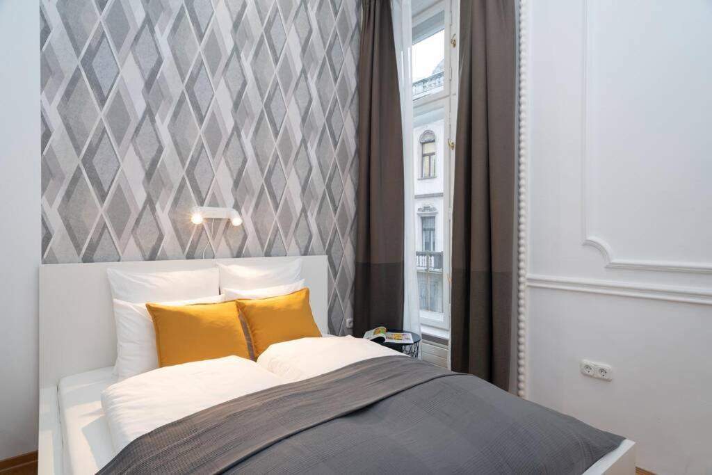Best Located, 150 M2 5 Bedrooms Apt., Budapest Eksteriør bilde