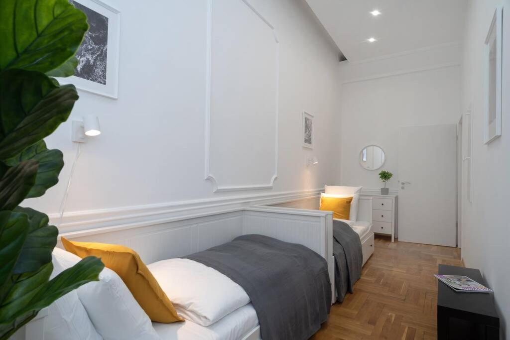 Best Located, 150 M2 5 Bedrooms Apt., Budapest Eksteriør bilde