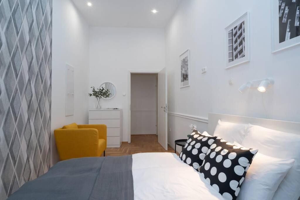 Best Located, 150 M2 5 Bedrooms Apt., Budapest Eksteriør bilde